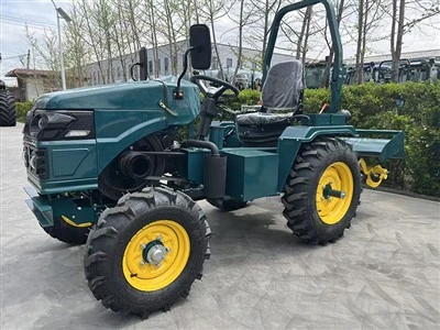 15 ZS mini traktors ar siksnas transmisiju